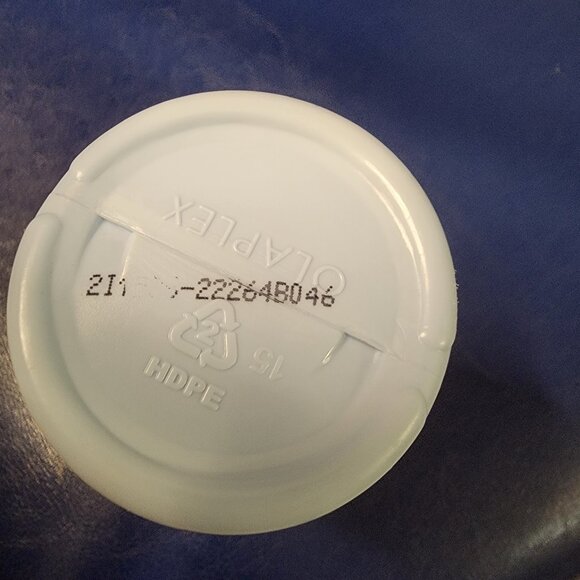 Olaplex No. 4C Bond Maintenance Clarifying Shampoo 8.5 FL OZ - Picture 13 of 13